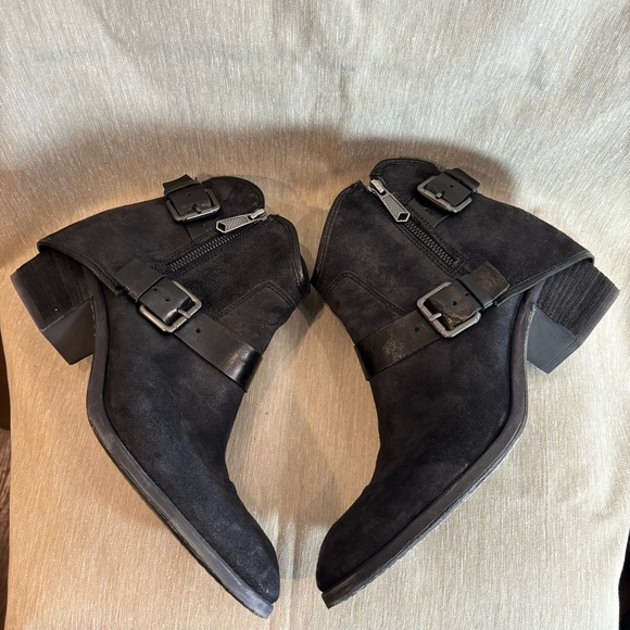 DONALD J. PLINER Sz 11 Dalis Ankle Hooded Belt Zip Buckle Black Leather Booties - Picture 9 of 13